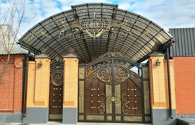 Купить или заказать ворота для дома с навесом - стильные и надежные решения для вашего участка в Усть-куте от 41646 руб | ВоротМастер-Утк
